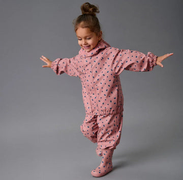 Girl wearing Bundgaard Kids Rain Set - Blush Berry.