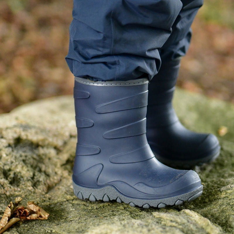 Child wearing Mikk-Line Kids Thermal Boots - Blue Nights.
