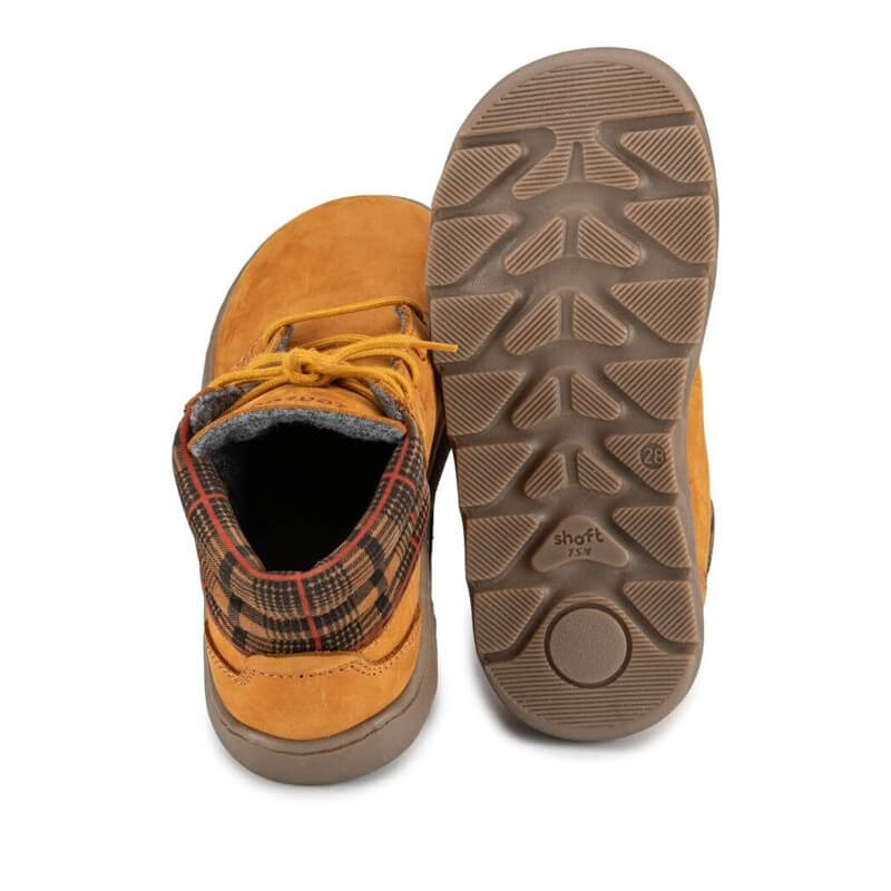 Pair of Zeazoo Junior Boots Grizzly - Camel, one showing the rear and top view and the other showing the sole view.