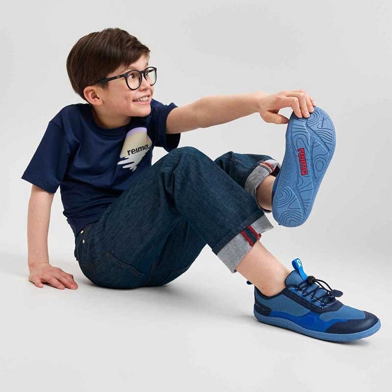 Boy wearing Reima Kids Trainers Tallustelu - Blue Ocean.