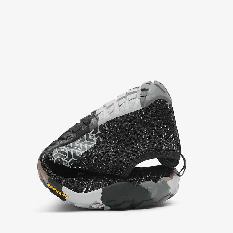 Saguaro Adults Smart II Trainer - Black, scrunched up.