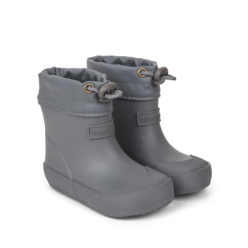 Pair of Bundgaard Toddler Wellies Cover - Slate, angled view showing outer side and front.