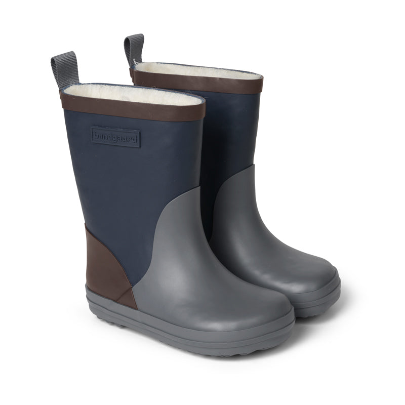Pair of Bundgaard Kids Wellies Aspen - Midnight Block, angled view showing outer side and front.