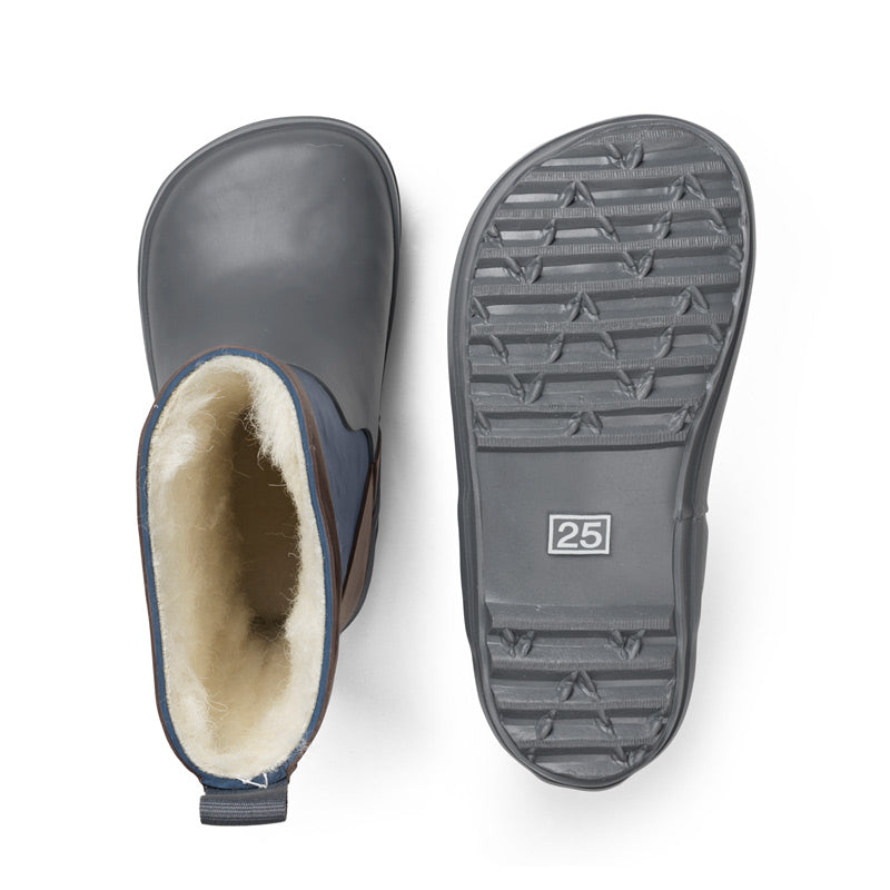 Pair of Bundgaard Kids Wellies Aspen - Midnight Block, one showing to view and the other showing the sole view.