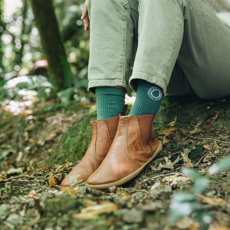 Person wearing Mukishoes Chelsea Boots - Caramel.