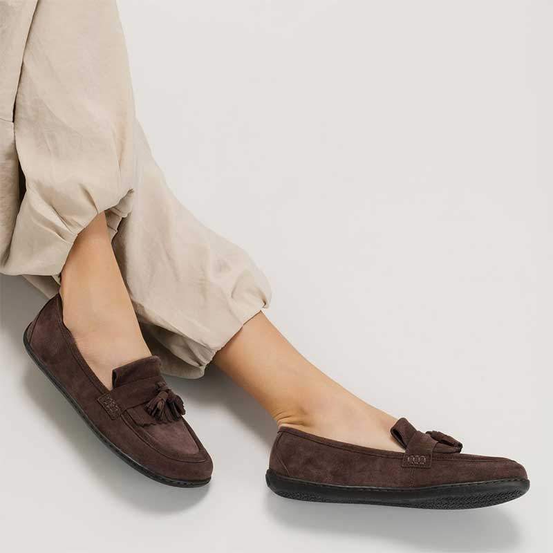 Person wearing Be Lenka Women's Moccasins Fiorela - Chocolate.