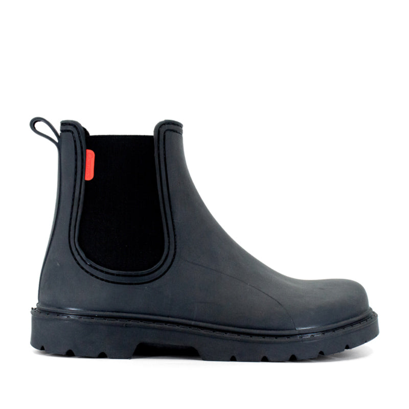 Mukishoes Galocha Wellington Boot - Black, outer side view.