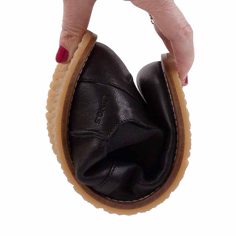 Tikki Lang.S Women's Chelsea Boot Luna - Nero, folded up.