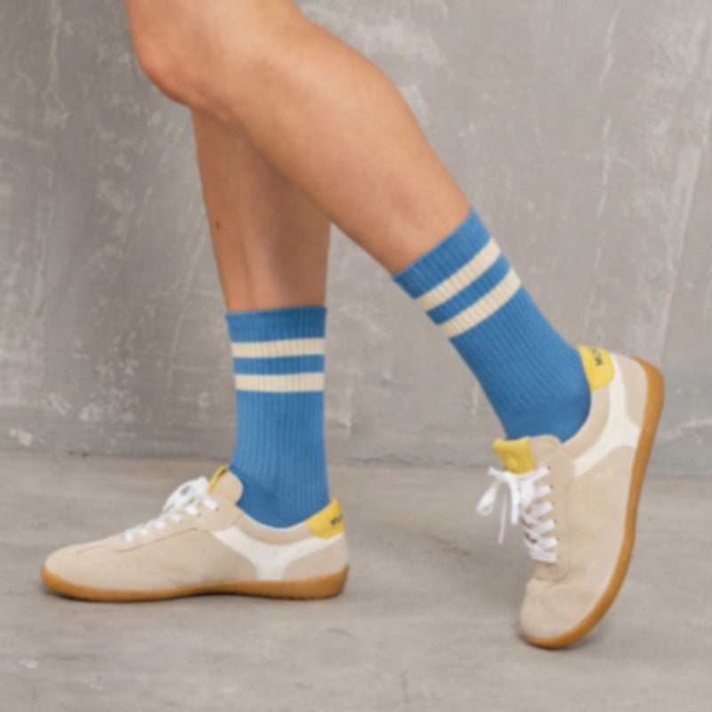 Person wearing Mukishoes Trainers Lyra - Pandora.