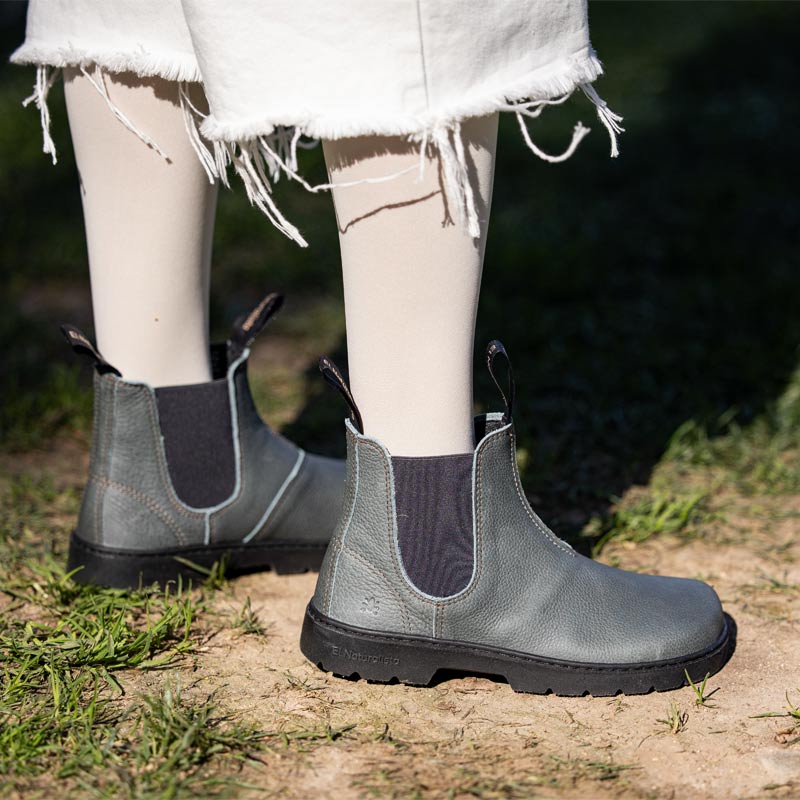 Person wearing El Naturalista Barefoot Alpine Nomada Chelsea Boots - Petrol.