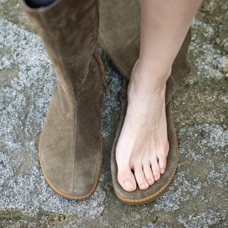 El Naturalista Barefoot Nappa Origen Boots - Sahara, top view showing a person's foot.