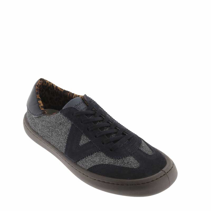 Victoria Women's Glitter Trainer Olmo - Antracita, angled view showing outer side and front.