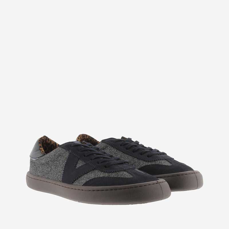 Pair of Victoria Women's Glitter Trainers Olmo - Antracita, angled view showing outer side and front.