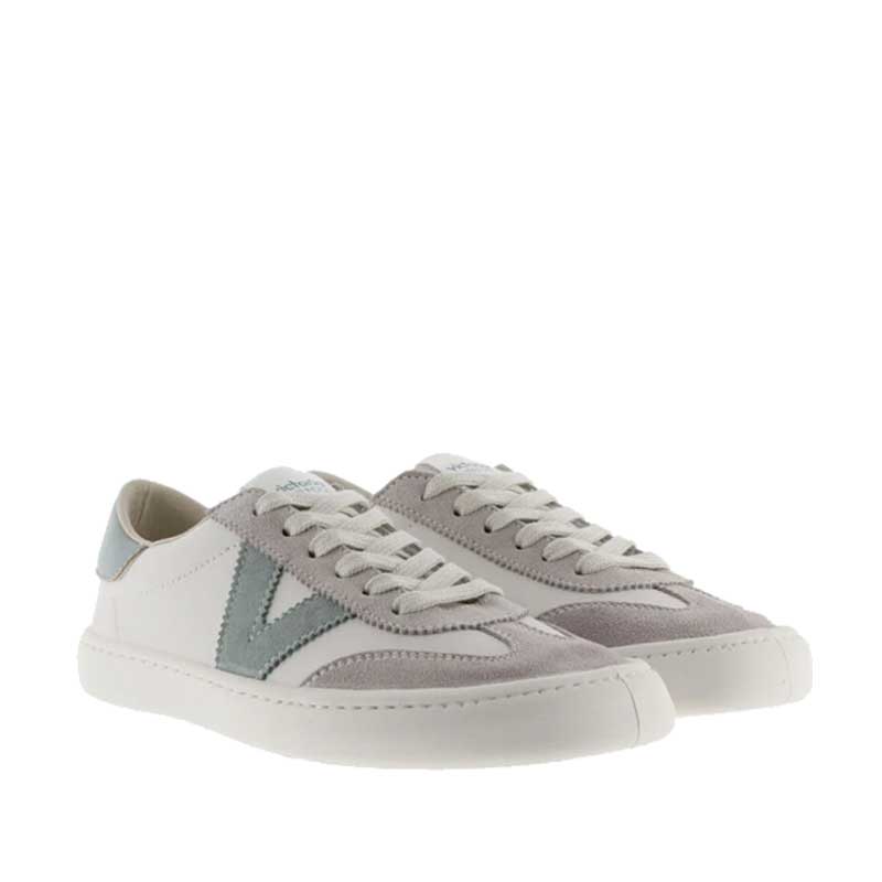 Pair of Victoria Adults Trainers Olmo - Jade, angled view showing outer side and front.