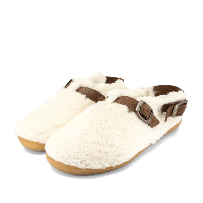 Pair of Mukishoes Soca Nuvem Cotton Slippers - Cream, angled view showing outer side and front.