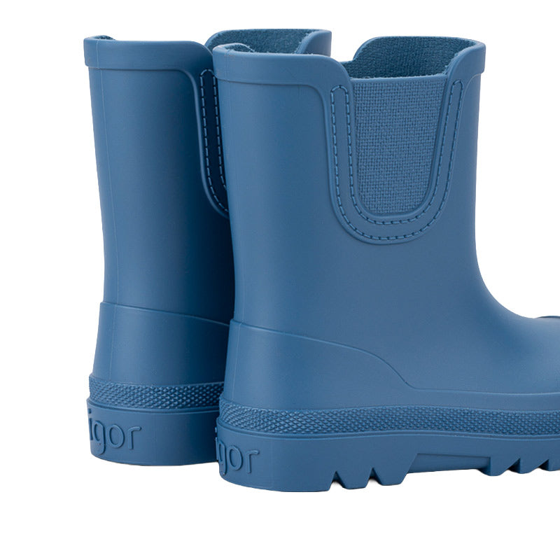 Pair of Igor Verona Barefoot Wellington Boots - Blue, angled view showing outer side and rear.