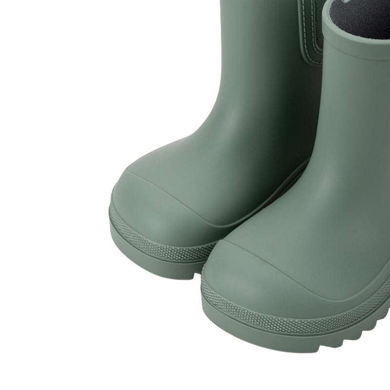 Pair of Igor Verona Barefoot Wellington Boots - Green, close up of toe boxes.