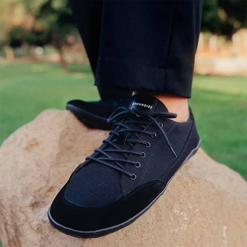 Person wearing Groundies Men's Amsterdam GO1 Shoes in black.