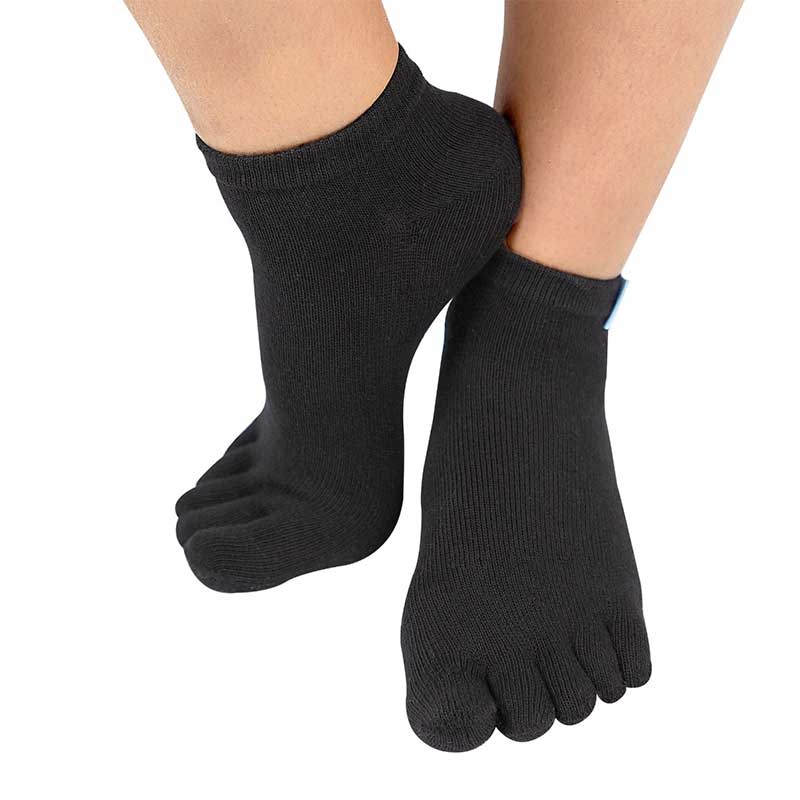 Person wearing TOETOE Adults Essential Anklet Toe Socks - Black.