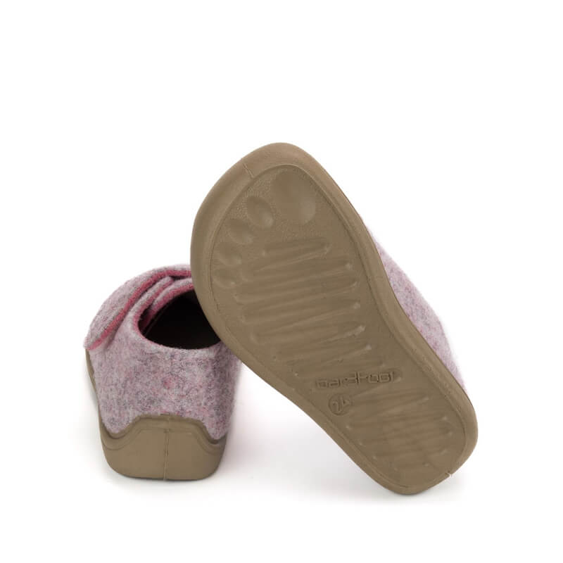 Pair of Bar3Foot Kids Woolly Slippers Elf Pascal - Pink, rear and outsole view showing tread pattern
