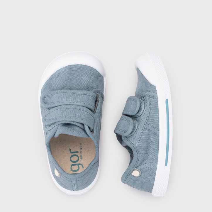 Pair of Igor Canvas V Shoes - Oceano, top and side view.