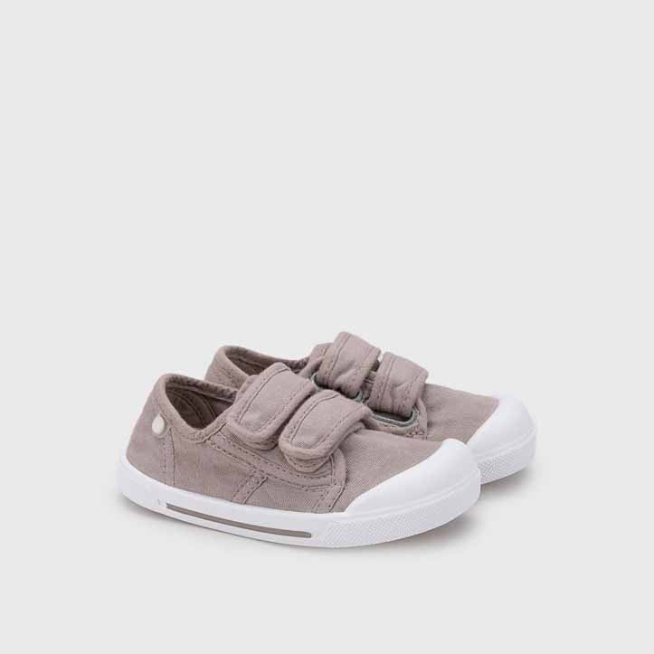 Pair of Igor Canvas V Shoes - Topo, angled view showing outer side and front.