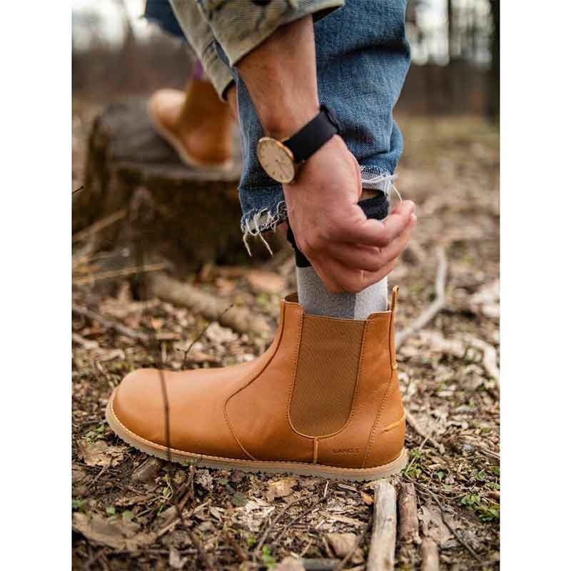 Person wearing Tikki Lang.S Women's Chelsea Boots Luna - Camel.
