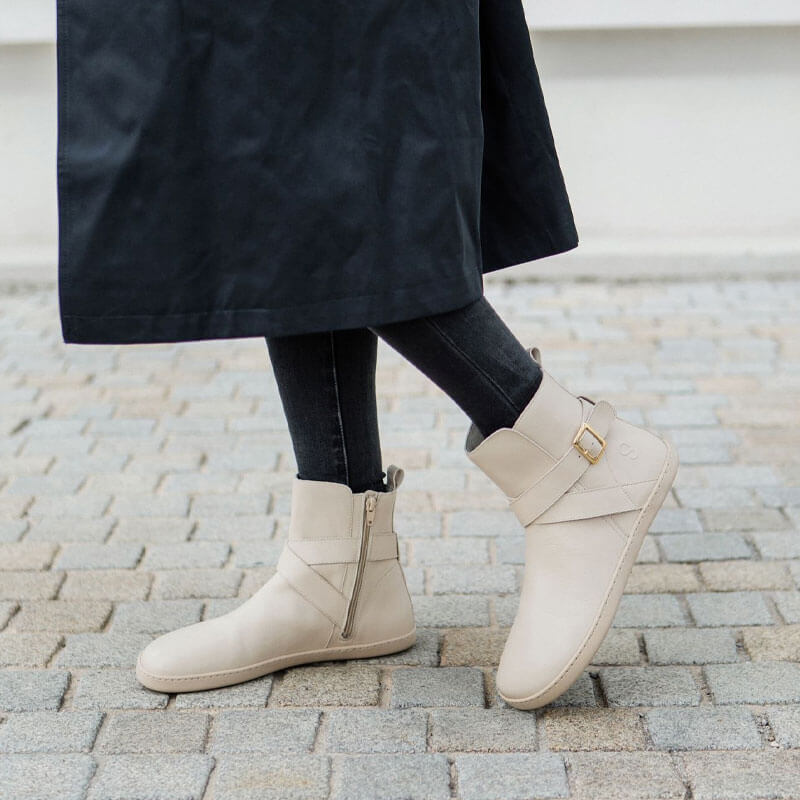 Shapen Women's Divine Ankle Boots - Vanilla