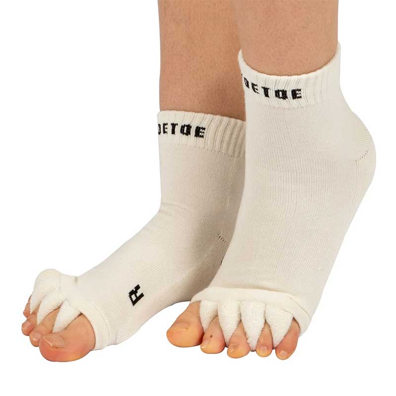 Person wearing TOETOE Adults Health Ankle Toe Separator Socks - Cream.