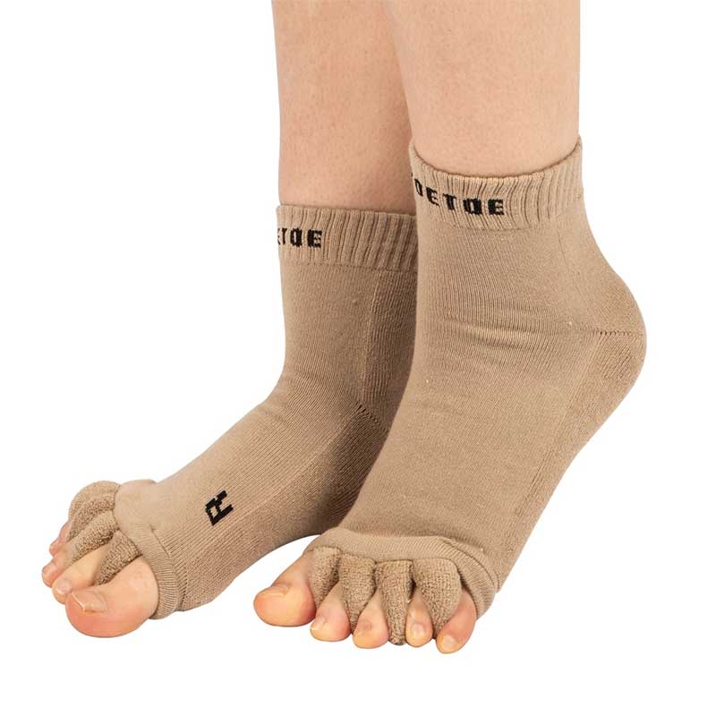 Person wearing TOETOE Adults Health Ankle Toe Separator Socks - Fawn.