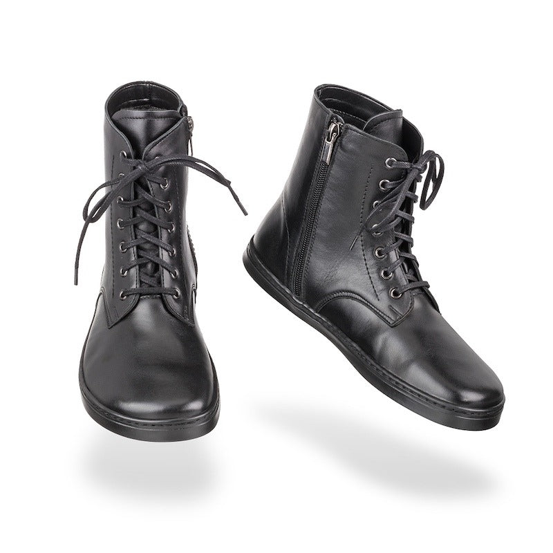 Pair of Peerko Adults Boots Go - Black, one showing the front and the other showing the inner side and front.