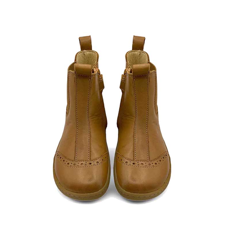 Pair of Young Soles Kids Chelsea Boots Logan - Cognac, front view.