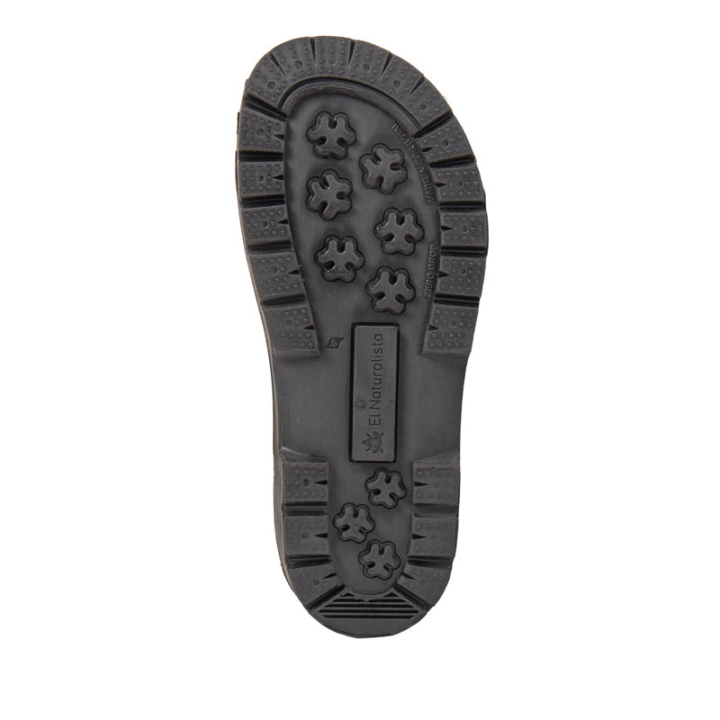 El Naturalista Barefoot Chuva Wellington Boot - Black, sole view.