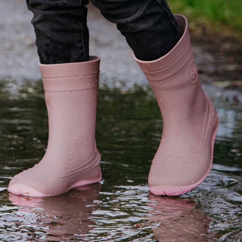 Person wearing Be Lenka Kids Wellies Pudds - Misty Pink standing in a puddle