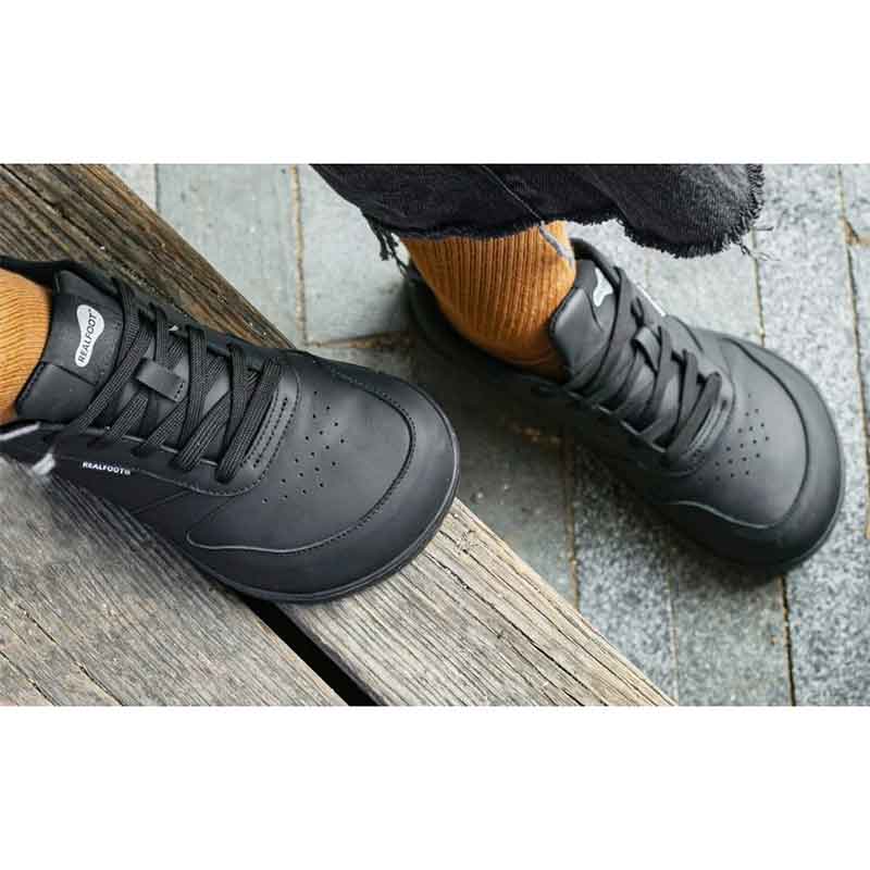 Person wearing Realfoot Adults Trainers Pulse - All Black.